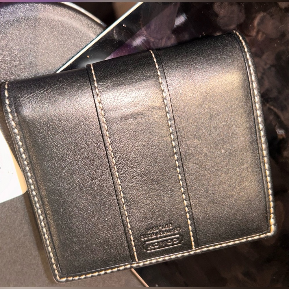 Coach rare wallet lift lock EUC SUPER CLEAN! 
Like new